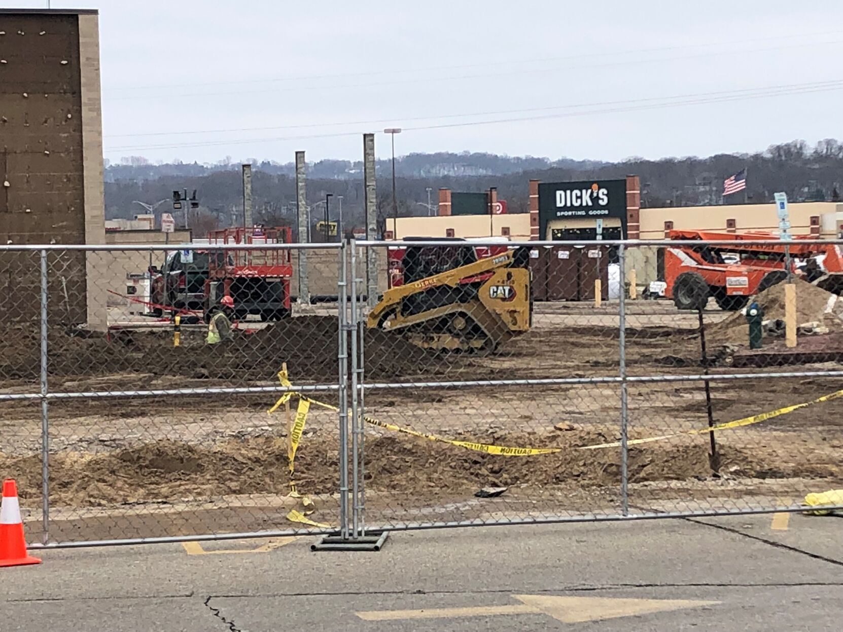 HyVee work continues